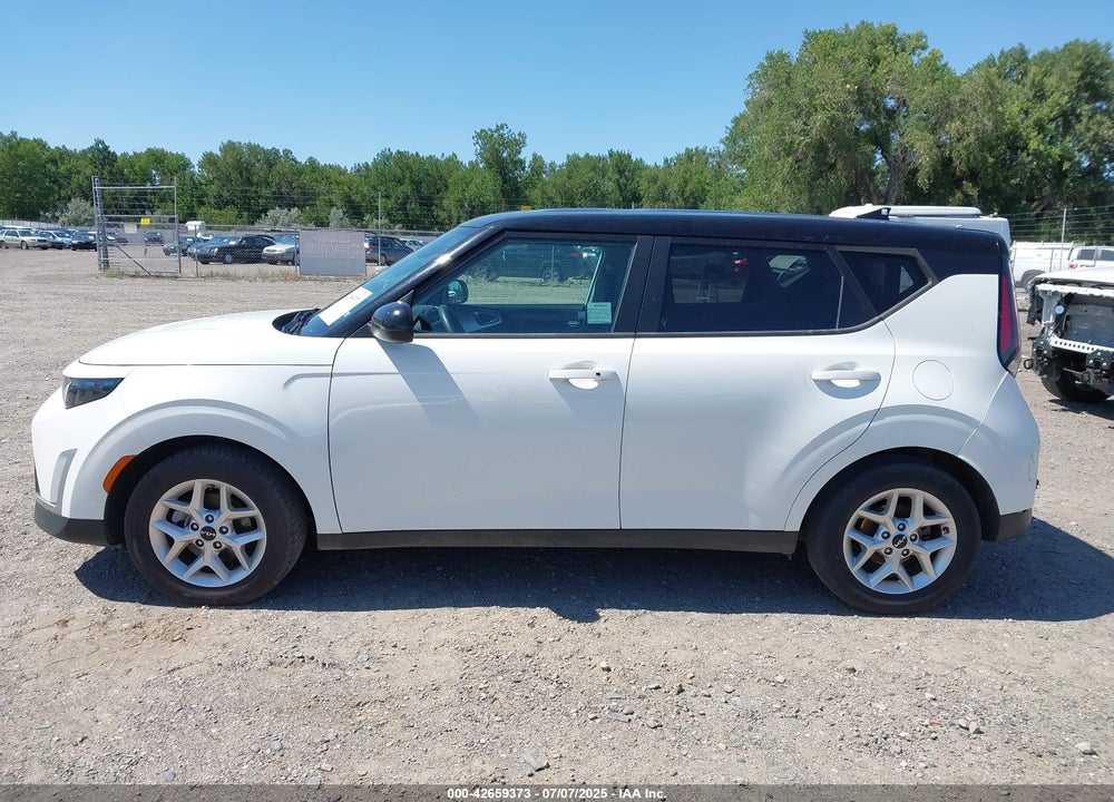 2023 KIA SOUL !/+/S VIN: KNDJ23AU1P7200310