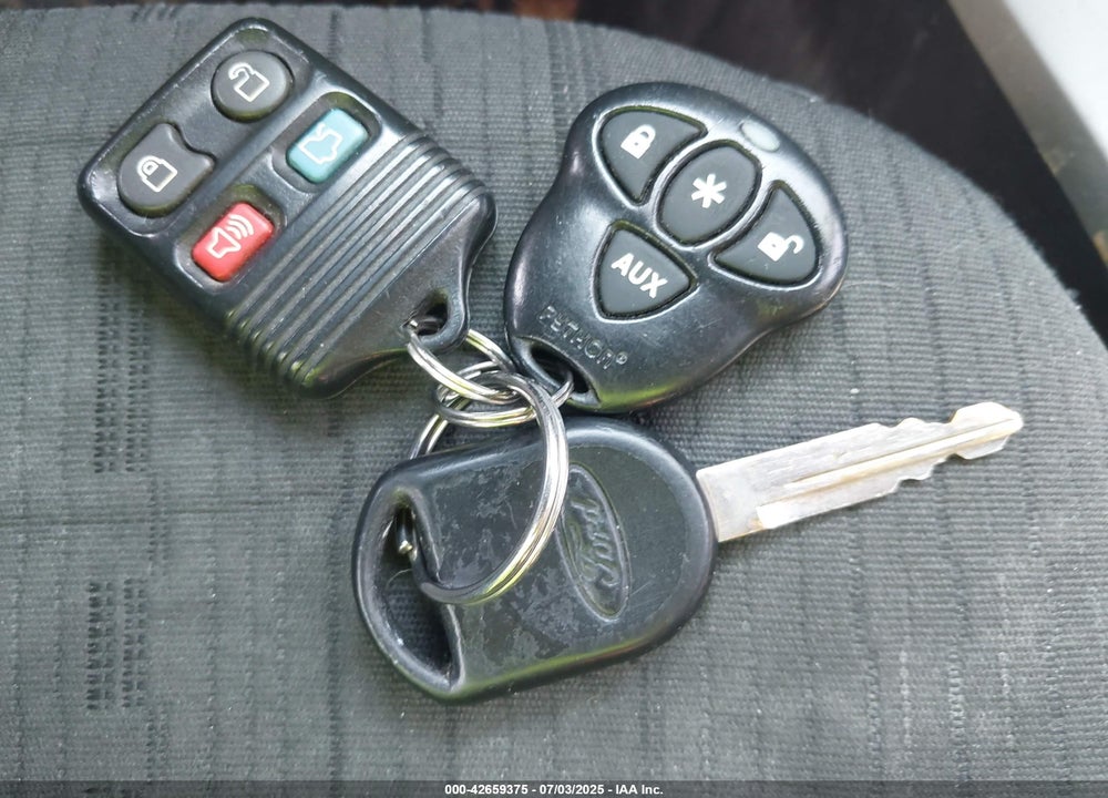 2010 FORD FOCUS SE VIN: 1FAHP3FN9AW255298