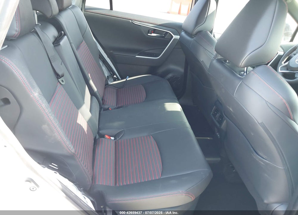 2025 TOYOTA RAV4 VIN: JTMEB3FVXSD257490