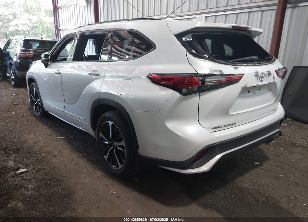 2022 TOYOTA HIGHLANDER XSE VIN: 5TDLZRBH6NS251314
