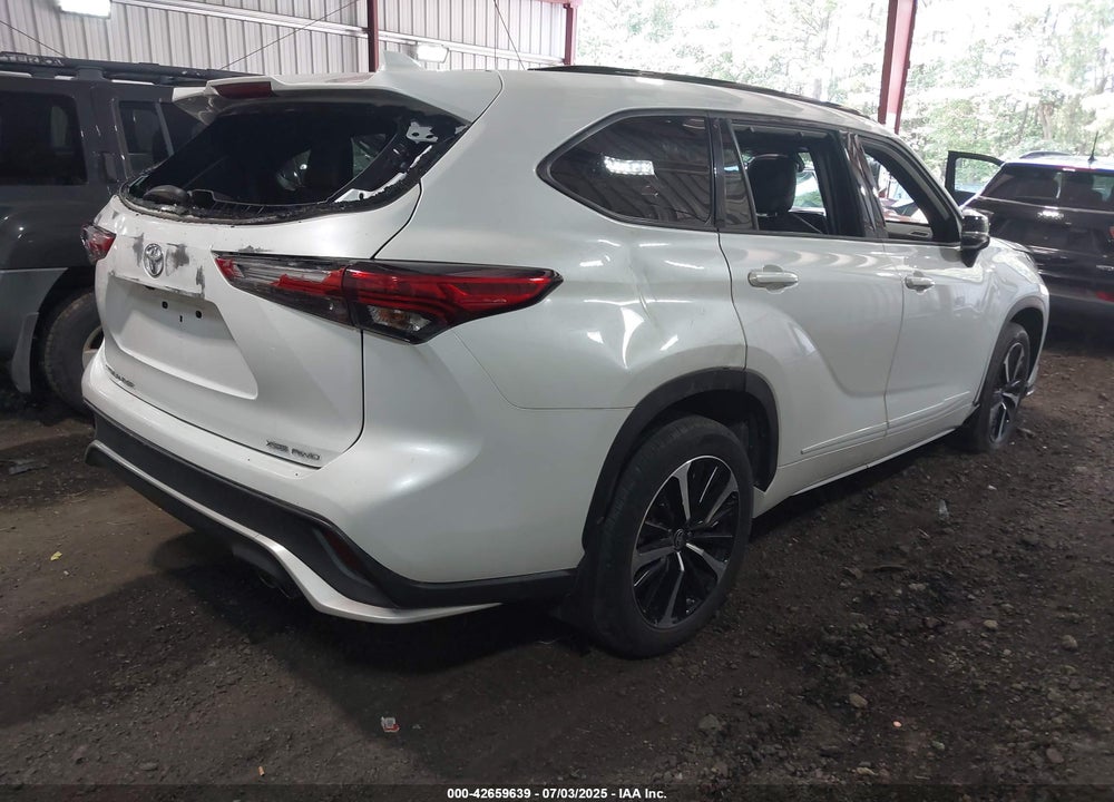 2022 TOYOTA HIGHLANDER XSE VIN: 5TDLZRBH6NS251314