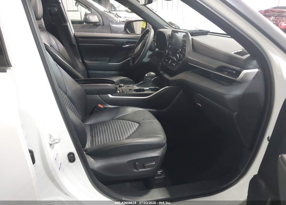 2022 TOYOTA HIGHLANDER XSE VIN: 5TDLZRBH6NS251314