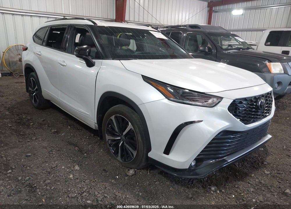 2022 TOYOTA HIGHLANDER XSE VIN: 5TDLZRBH6NS251314