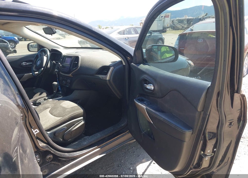 2018 JEEP CHEROKEE LATITUDE 4X4 VIN: 1C4PJMCX5JD529191