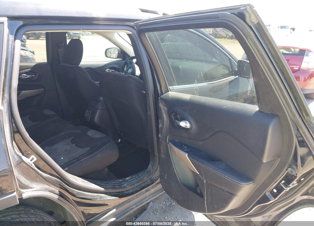2018 JEEP CHEROKEE LATITUDE 4X4 VIN: 1C4PJMCX5JD529191