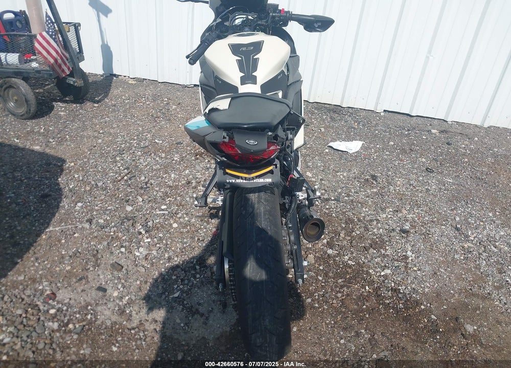 2024 YAMAHA YZFR3 VIN: MH3RH18Y4RK016737