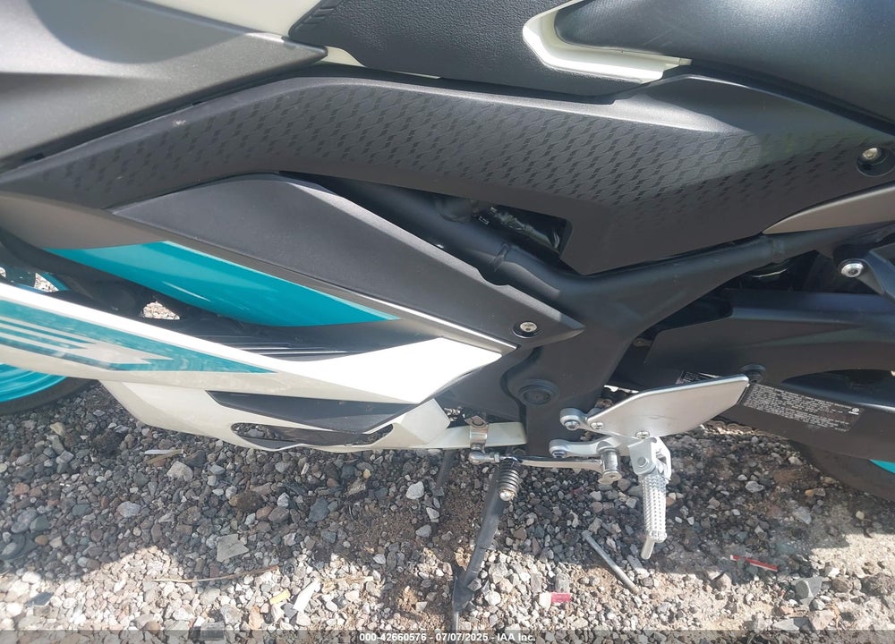 2024 YAMAHA YZFR3 VIN: MH3RH18Y4RK016737
