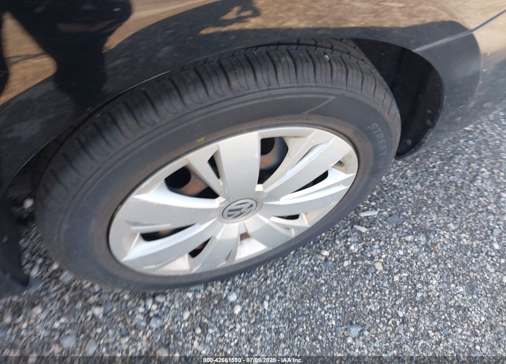 2014 VOLKSWAGEN JETTA VIN: 3VWD17AJ0EM393384