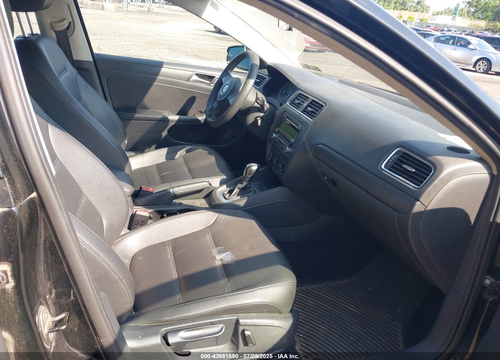 2014 VOLKSWAGEN JETTA VIN: 3VWD17AJ0EM393384