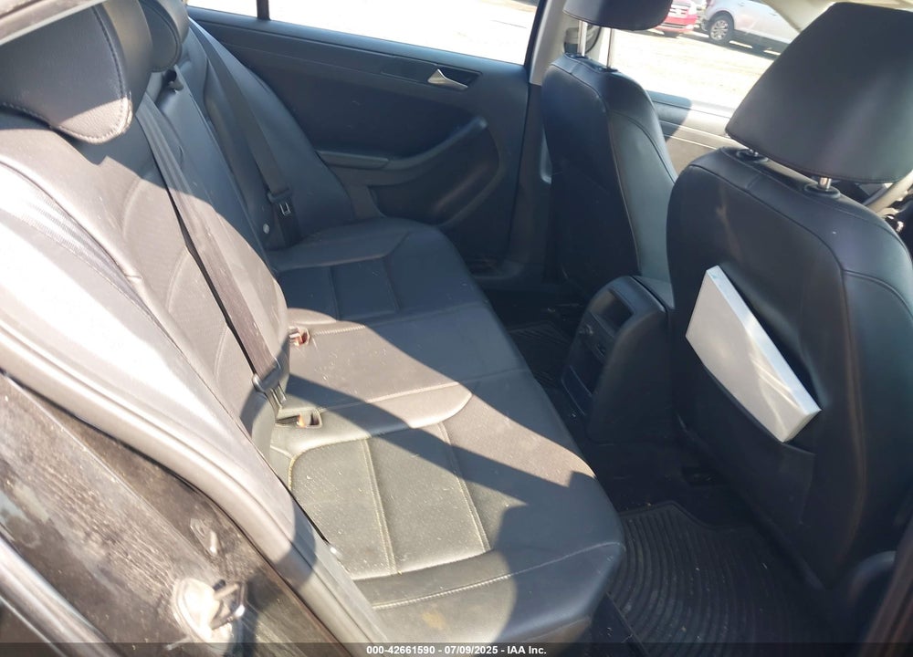 2014 VOLKSWAGEN JETTA VIN: 3VWD17AJ0EM393384
