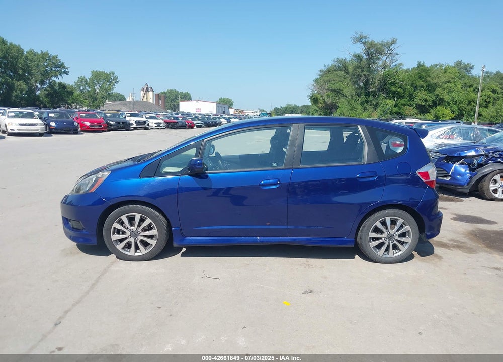 2013 HONDA FIT SPORT VIN: JHMGE8H53DC042390