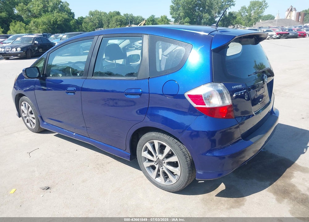 2013 HONDA FIT SPORT VIN: JHMGE8H53DC042390