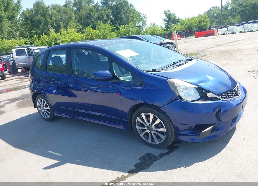 2013 HONDA FIT SPORT VIN: JHMGE8H53DC042390
