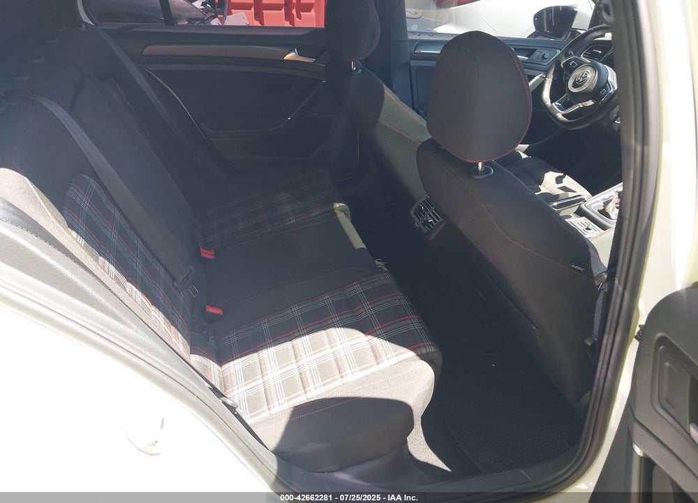 2018 VOLKSWAGEN GOLF VIN: 3VW447AU2JM275235