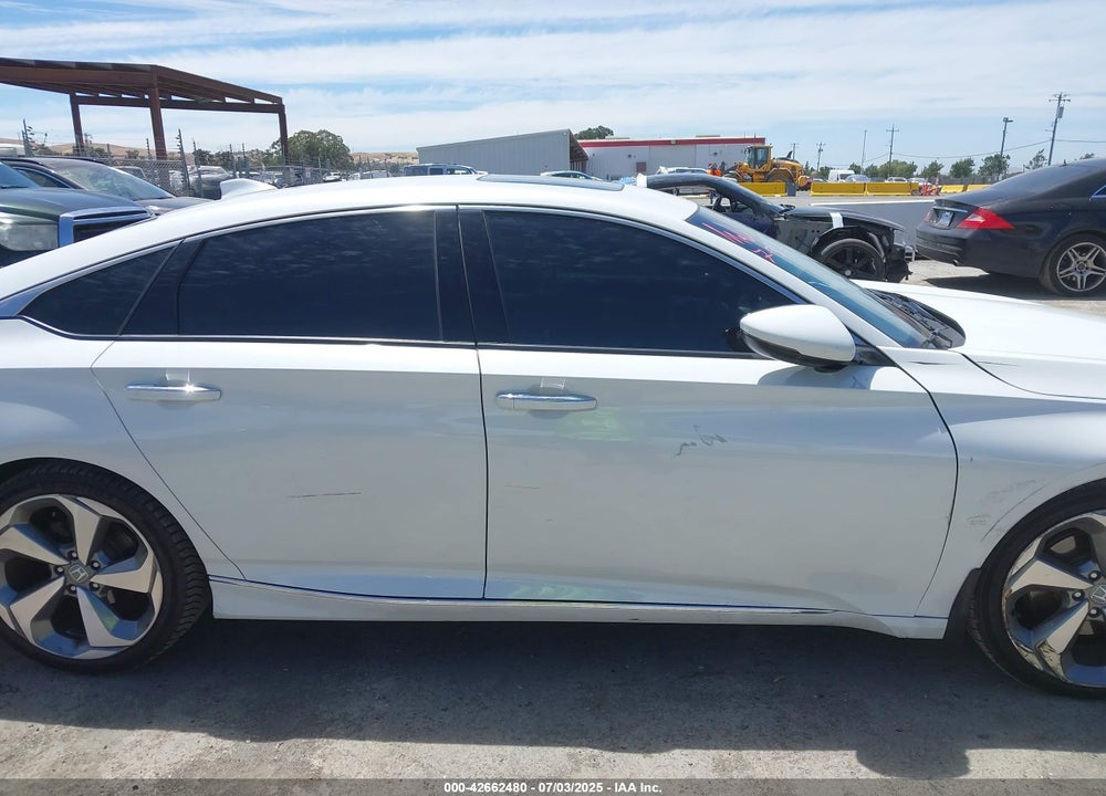 2018 HONDA ACCORD VIN: 1HGCV2F94JA012665