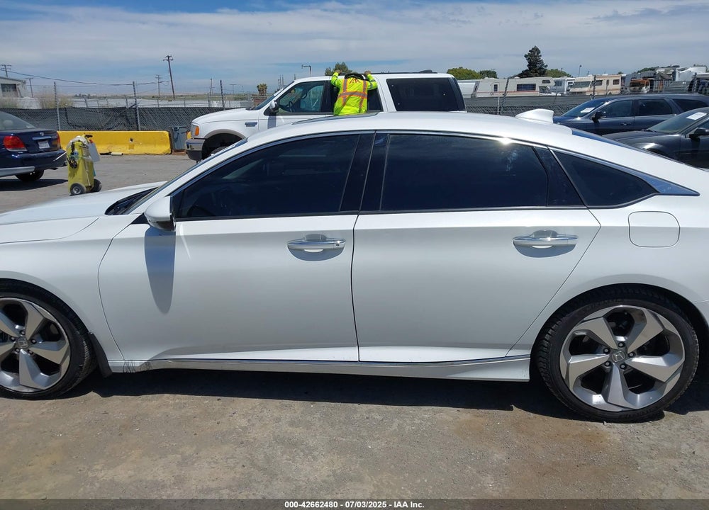 2018 HONDA ACCORD VIN: 1HGCV2F94JA012665