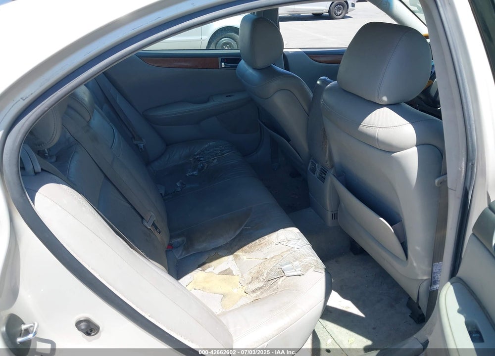 2005 LEXUS ES 330 VIN: JTHBA30G555056111