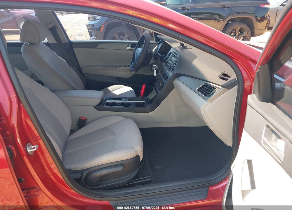 2017 HYUNDAI SONATA VIN: 5NPE24AF2HH447552