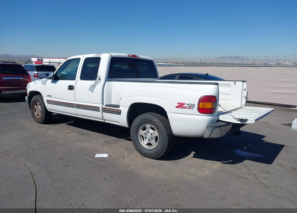 2000 CHEVROLET SILVERADO 1500 LS VIN: 2GCEK19T2Y1177698