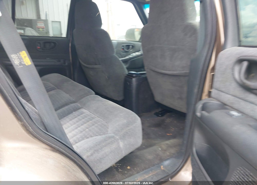 2002 CHEVROLET BLAZER LS VIN: 1GNDT13W42K196425