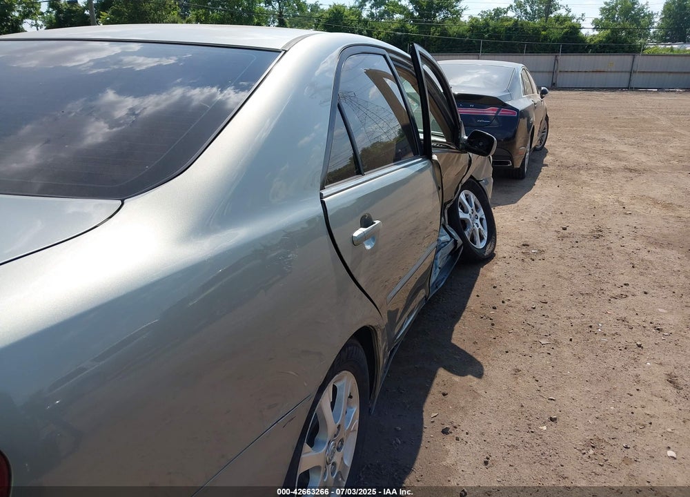 2005 TOYOTA CAMRY XLE V6 VIN: 4T1BF30K75U620334
