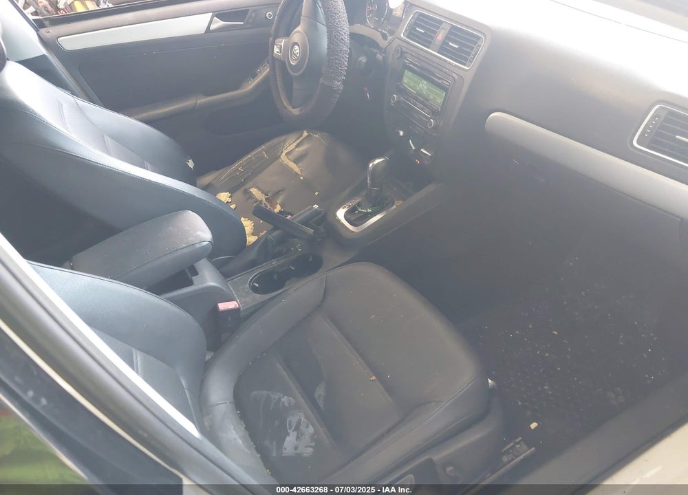 2013 VOLKSWAGEN JETTA VIN: 3VWDP7AJ9DM215602