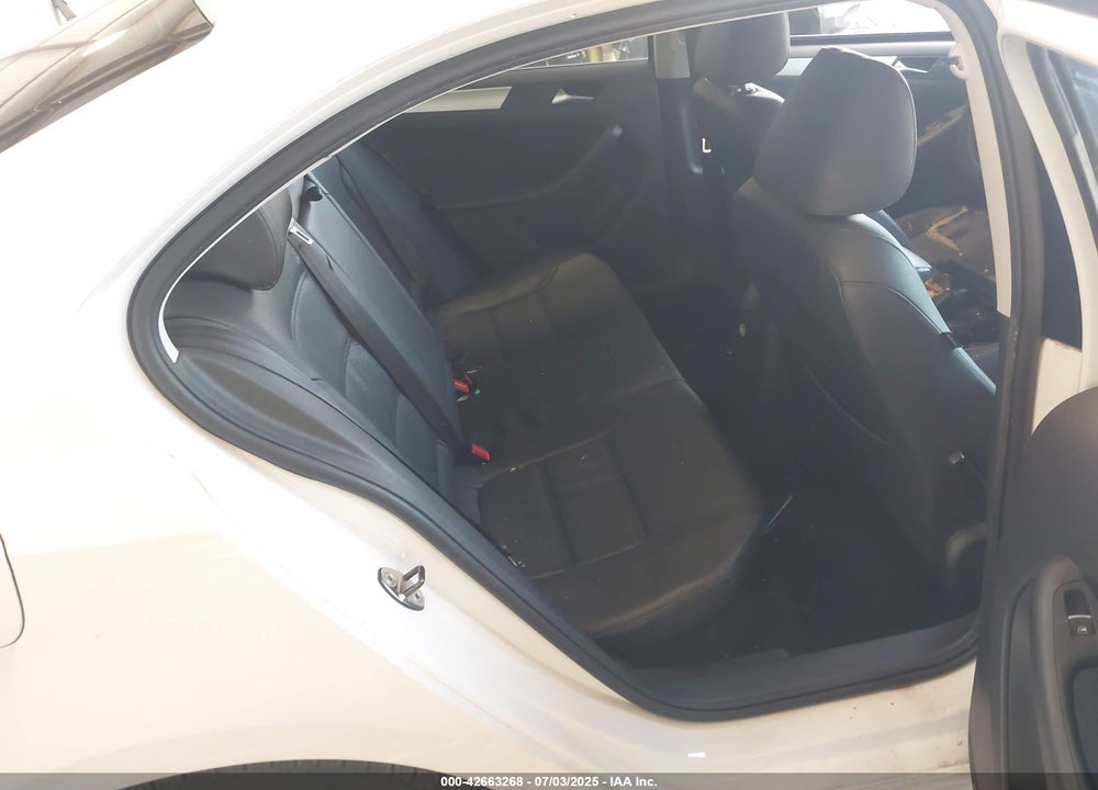 2013 VOLKSWAGEN JETTA VIN: 3VWDP7AJ9DM215602