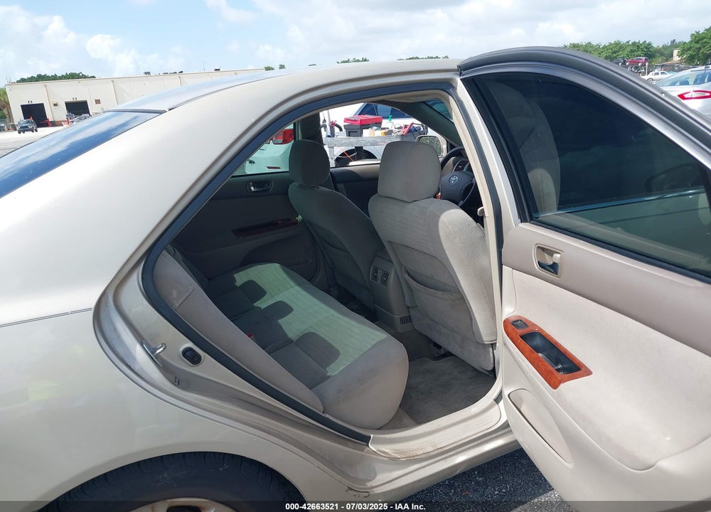 2005 TOYOTA CAMRY XLE VIN: 4T1BE30K05U548203