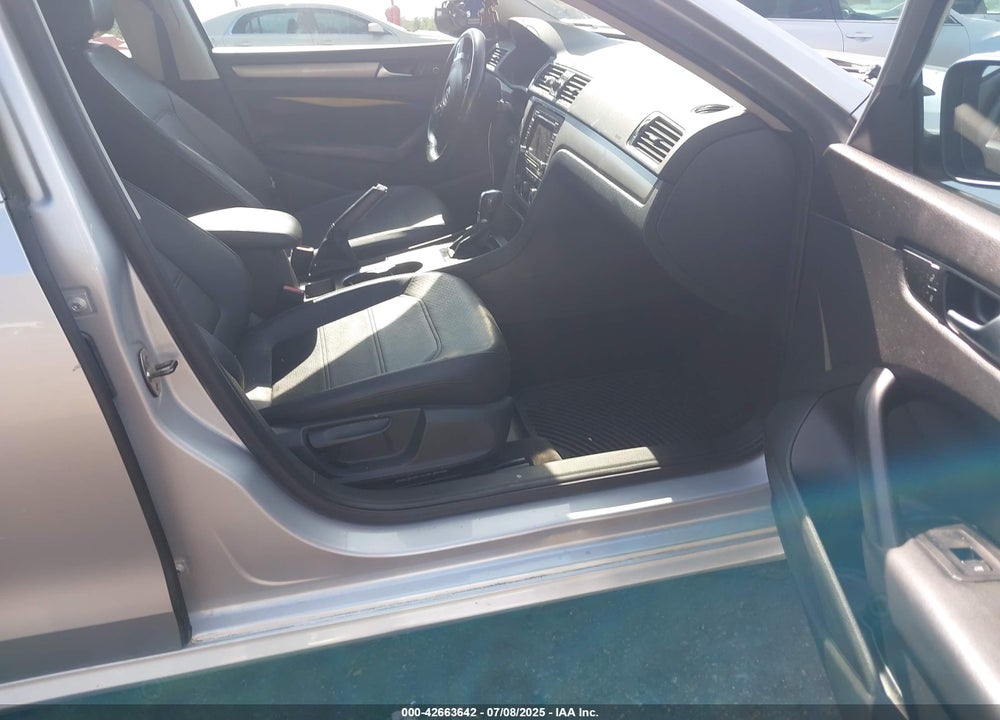 2014 VOLKSWAGEN PASSAT VIN: 1VWBN7A33EC056870