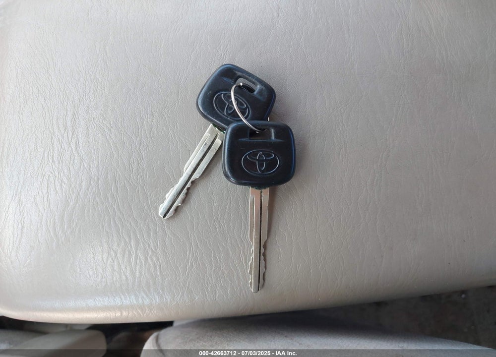 2002 TOYOTA CAMRY LE VIN: 4T1BE32K12U577914