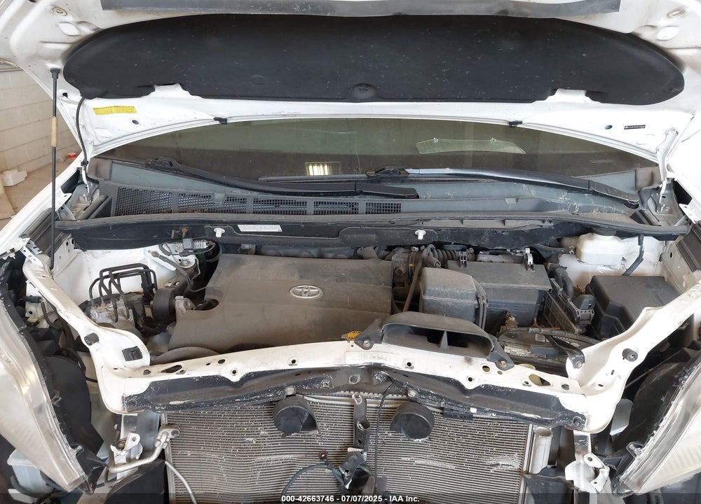 2011 TOYOTA SIENNA XLE V6 VIN: 5TDYK3DC6BS006940