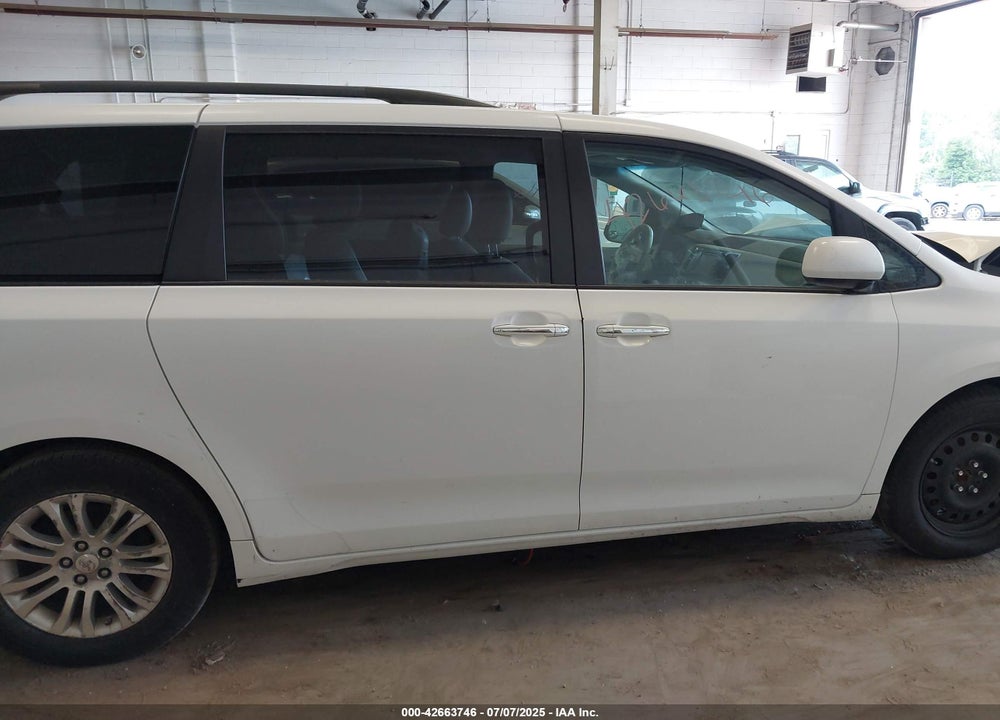 2011 TOYOTA SIENNA XLE V6 VIN: 5TDYK3DC6BS006940
