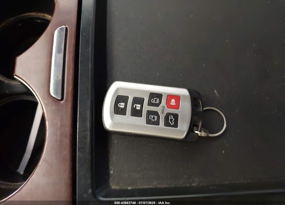 2011 TOYOTA SIENNA XLE V6 VIN: 5TDYK3DC6BS006940