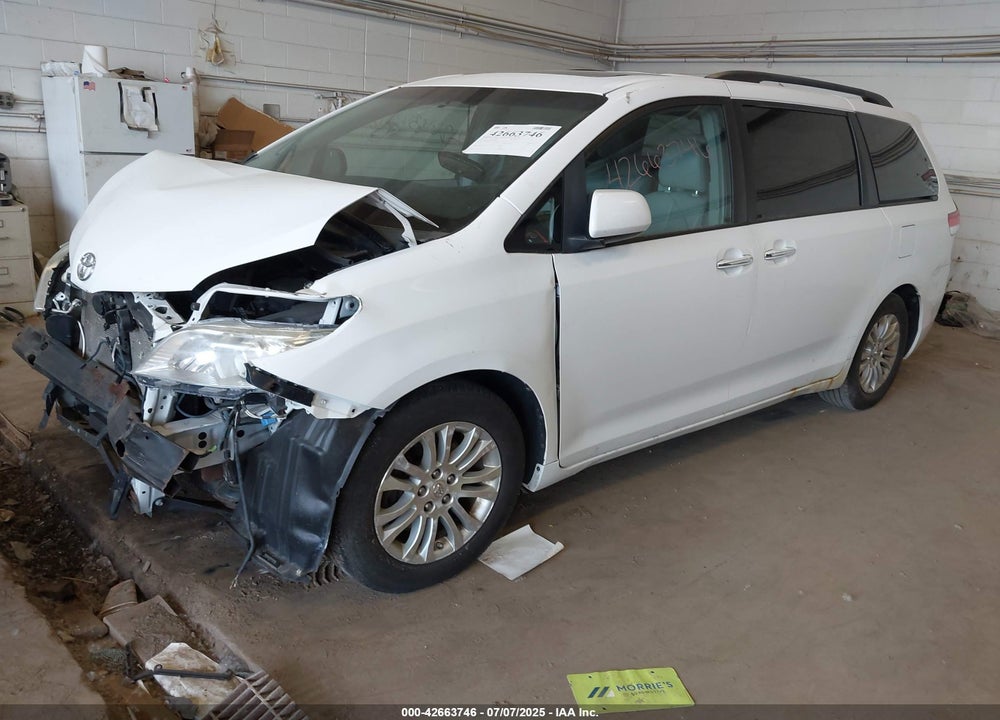 2011 TOYOTA SIENNA XLE V6 VIN: 5TDYK3DC6BS006940