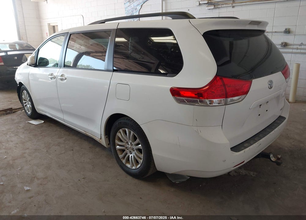 2011 TOYOTA SIENNA XLE V6 VIN: 5TDYK3DC6BS006940