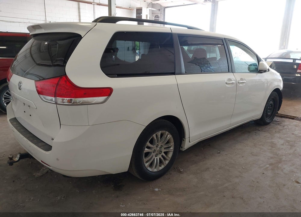 2011 TOYOTA SIENNA XLE V6 VIN: 5TDYK3DC6BS006940
