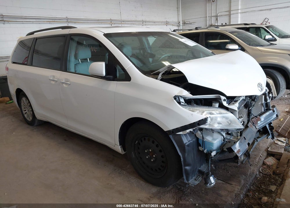 2011 TOYOTA SIENNA XLE V6 VIN: 5TDYK3DC6BS006940