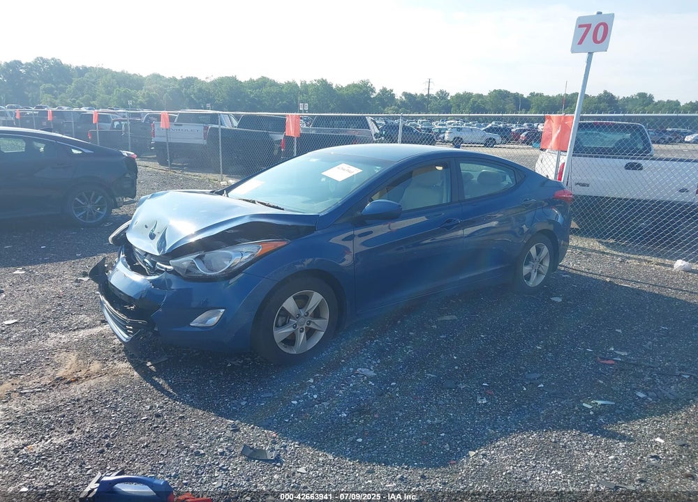 2013 HYUNDAI ELANTRA VIN: KMHDH4AE5DU952580