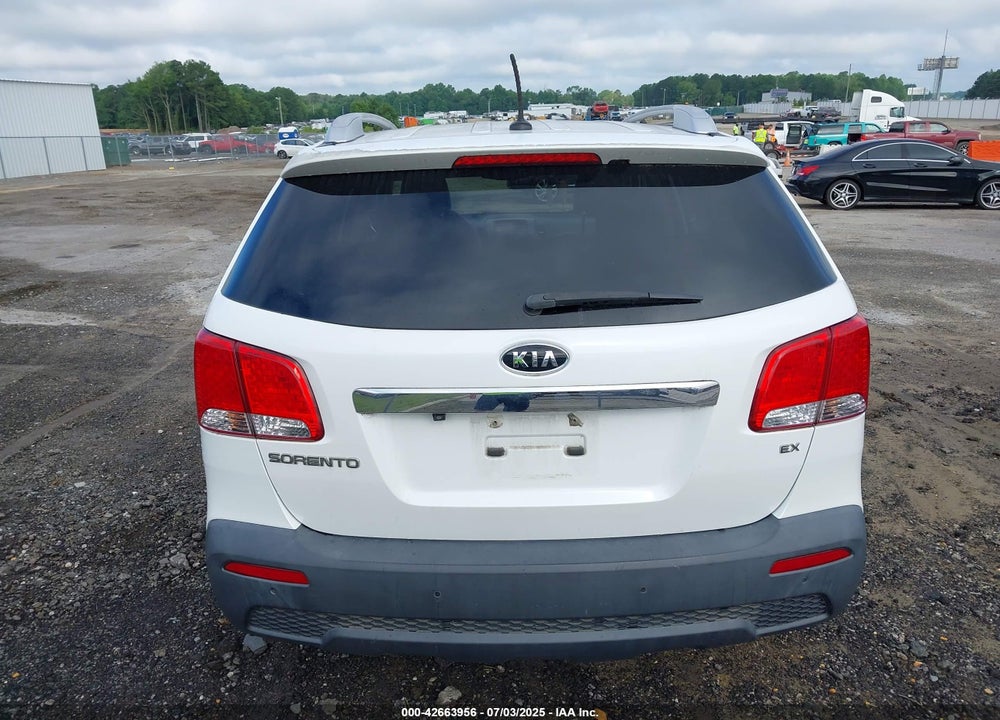 2011 KIA SORENTO VIN: 5XYKU3A11BG017277