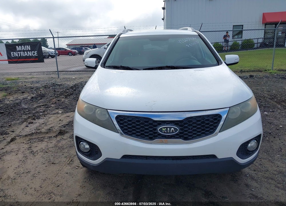 2011 KIA SORENTO VIN: 5XYKU3A11BG017277