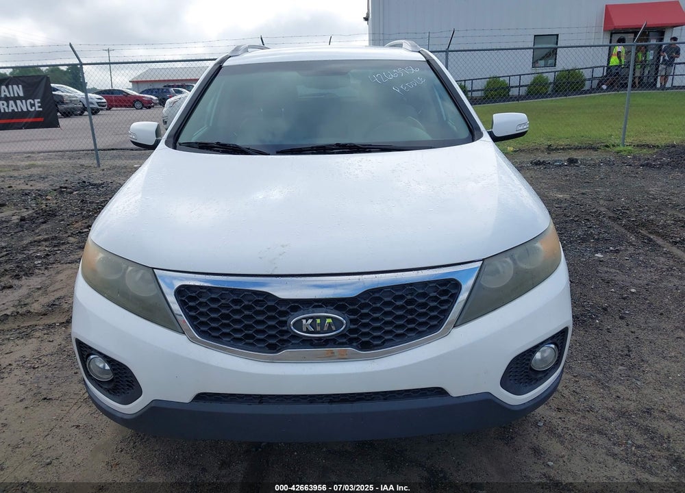 2011 KIA SORENTO VIN: 5XYKU3A11BG017277