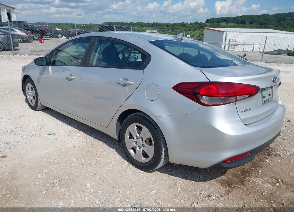 2018 KIA FORTE VIN: 3KPFK4A7XJE195332