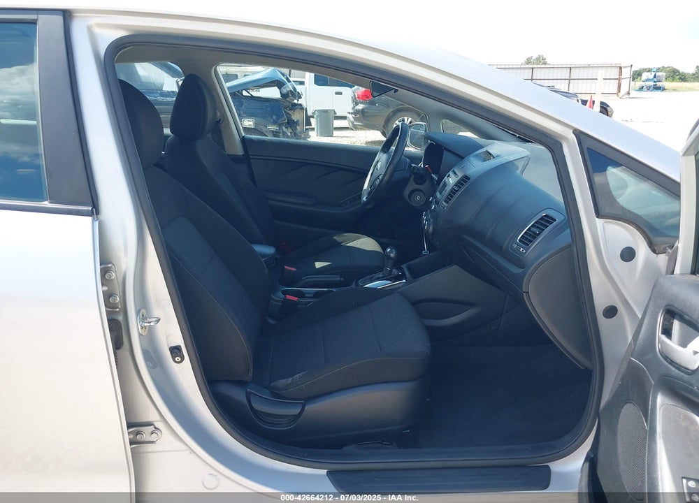 2018 KIA FORTE VIN: 3KPFK4A7XJE195332
