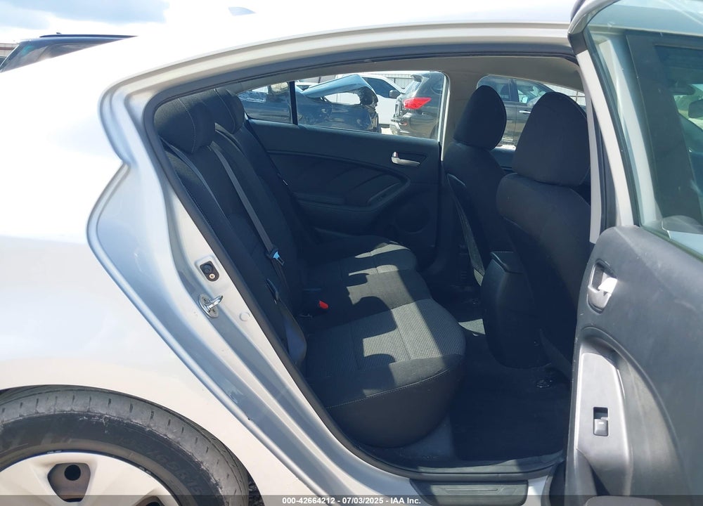 2018 KIA FORTE VIN: 3KPFK4A7XJE195332