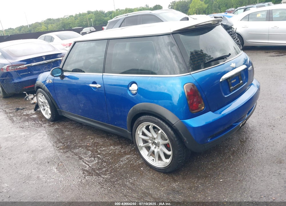 2006 MINI COOPER S VIN: WMWRE33596TN25810