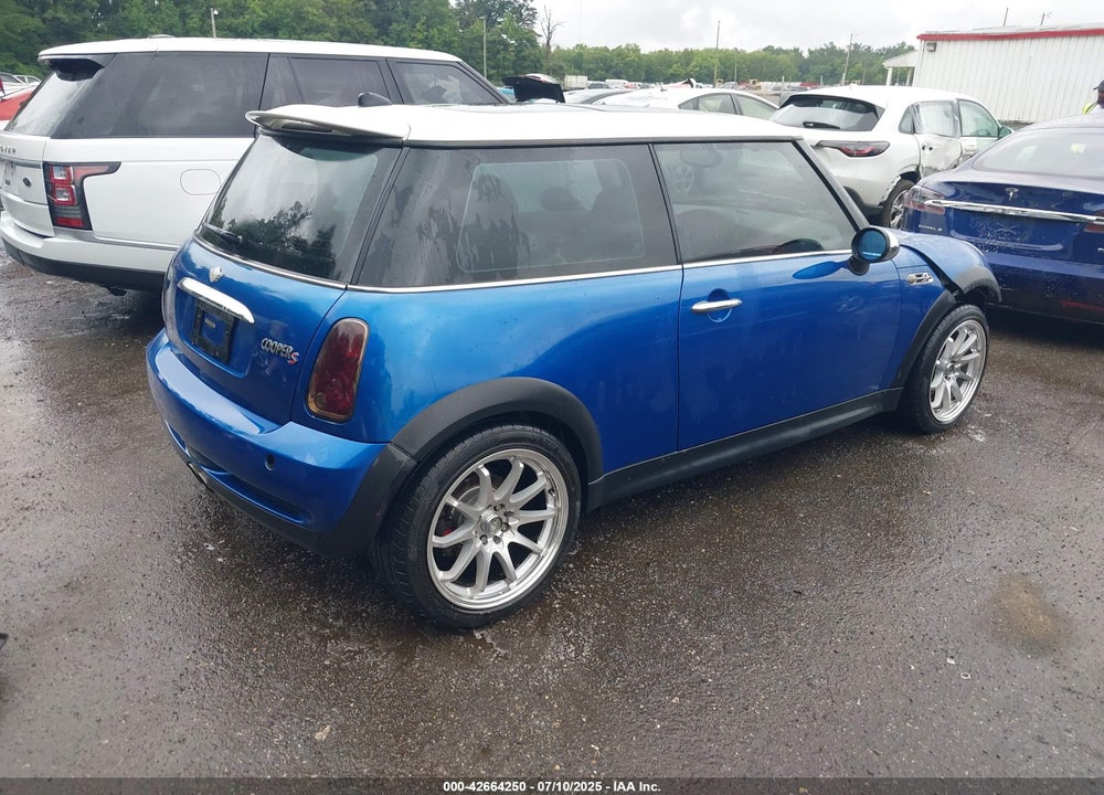 2006 MINI COOPER S VIN: WMWRE33596TN25810