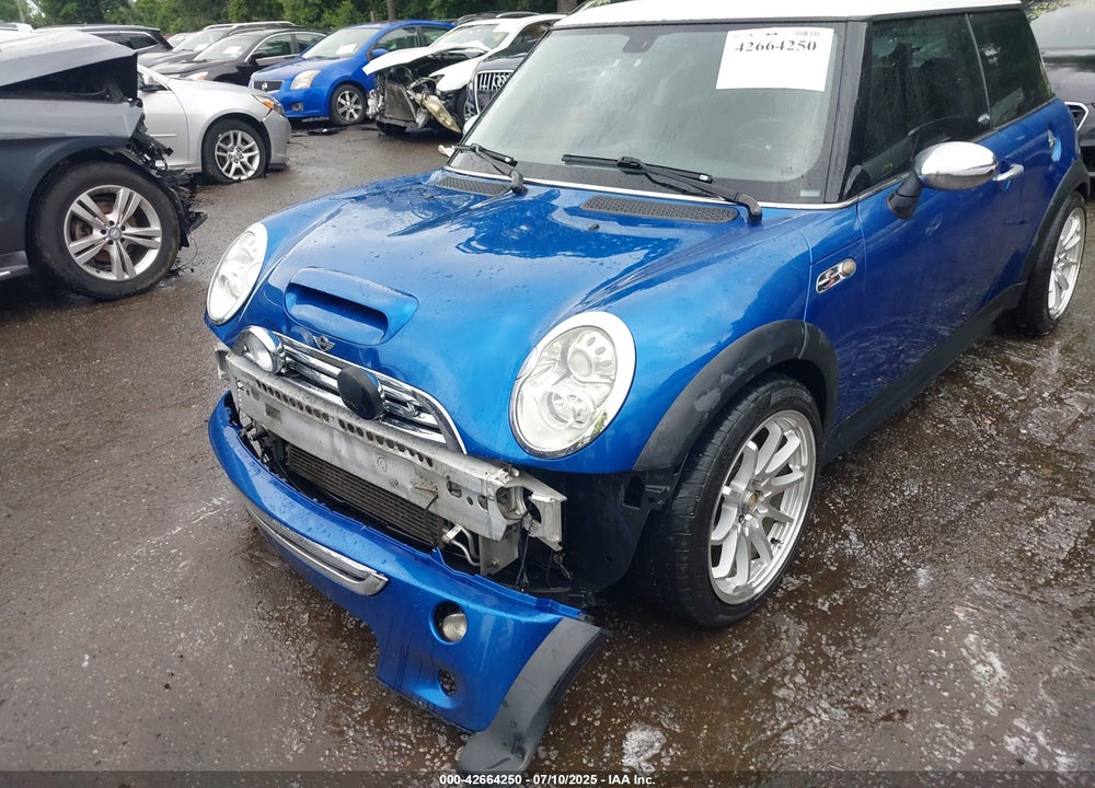 2006 MINI COOPER S VIN: WMWRE33596TN25810