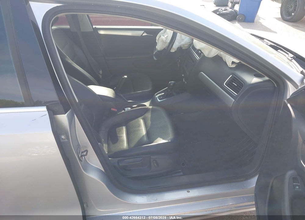 2013 VOLKSWAGEN JETTA VIN: 3VWDP7AJ7DM282456