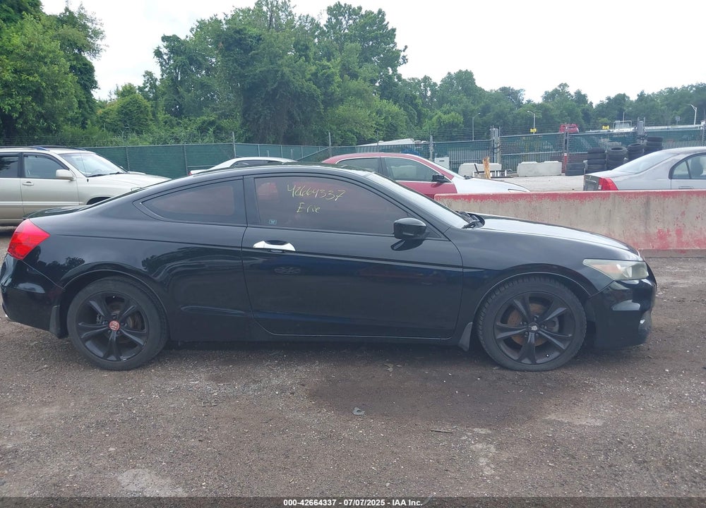 2011 HONDA ACCORD VIN: 1HGCS2B88BA007038