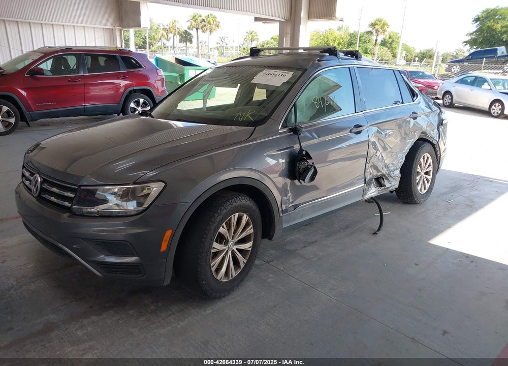2018 VOLKSWAGEN TIGUAN VIN: 3VV3B7AXXJM213579